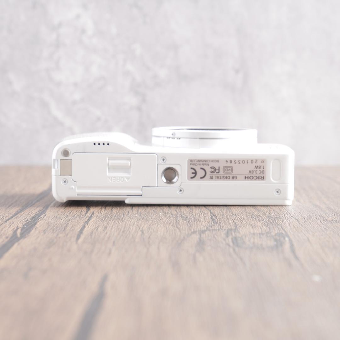 ✨ショット数2674回✨希少なホワイト✨GR DIGITAL IV　616