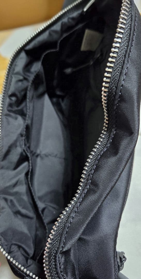 【新品未使用】lululemon Everywhere ボディ&ショルダーバッグ