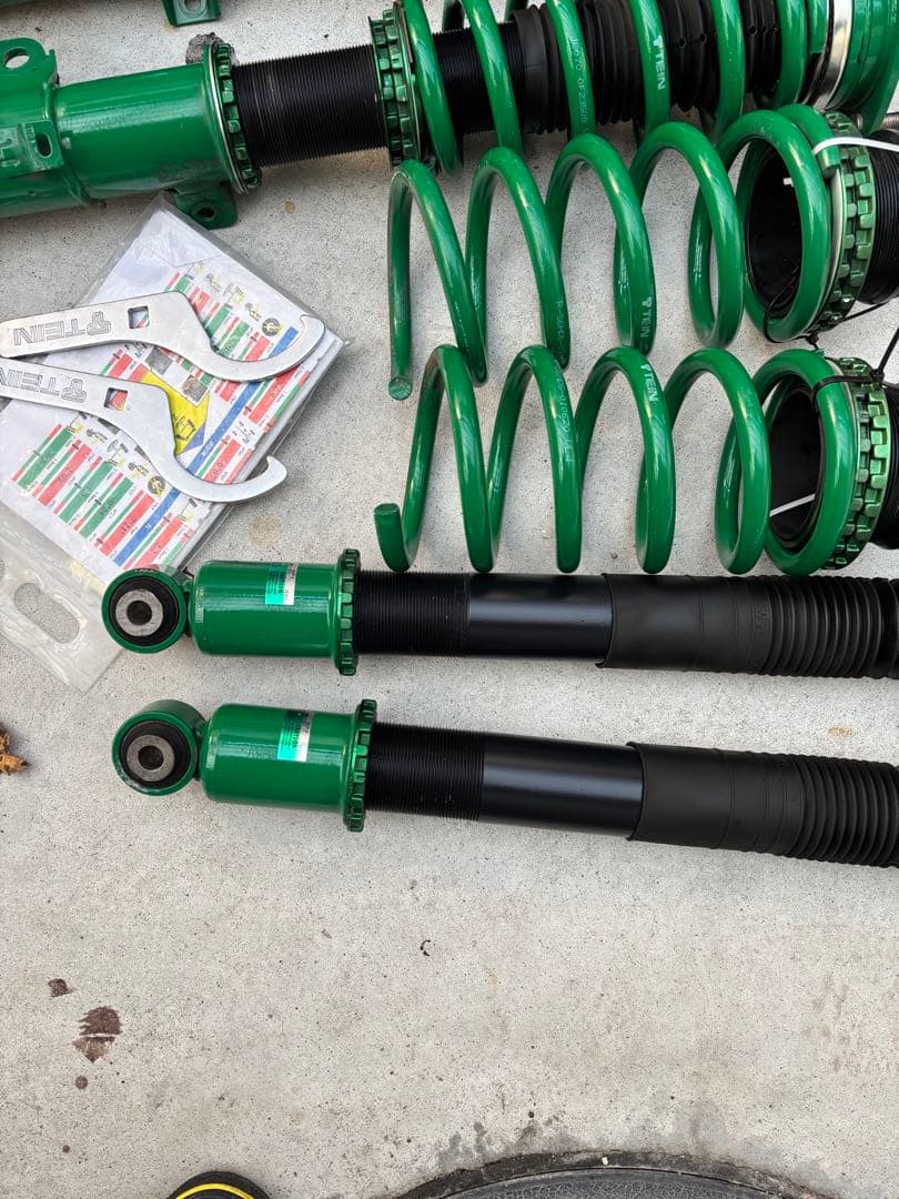 CX8 2WD テインフレックス？ 車高調