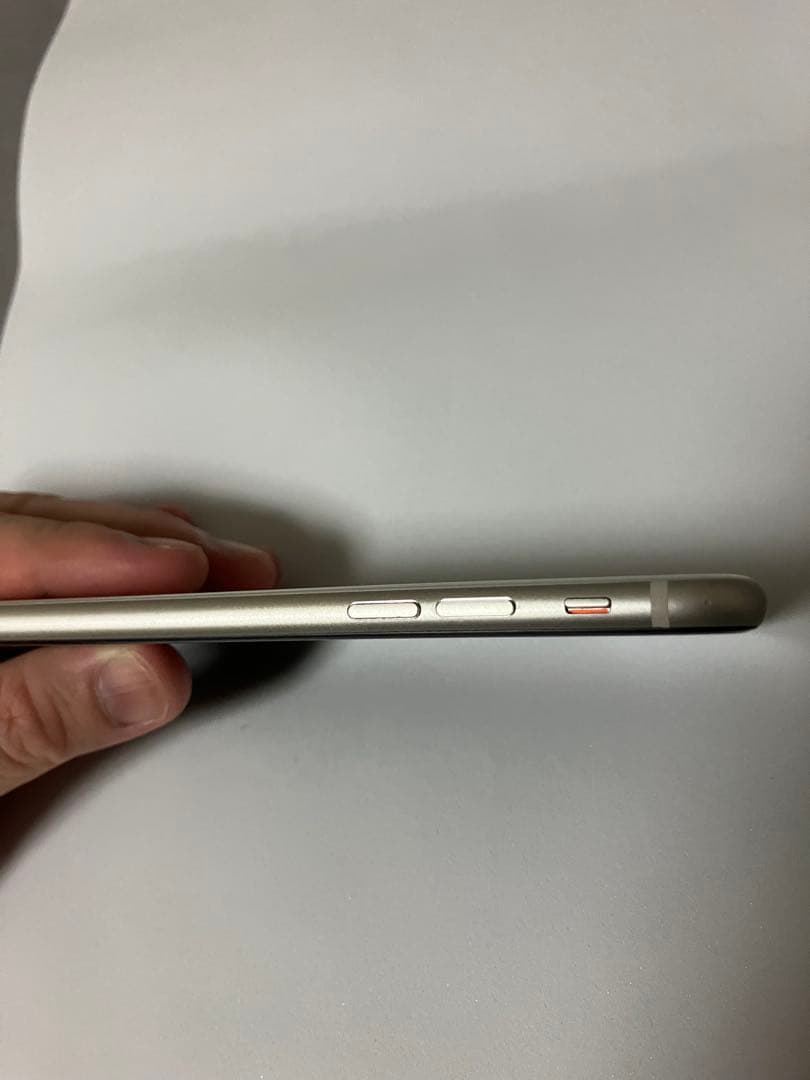 た*ろ様 Apple iPhone SE 第3世代 バッテリー100% simフ