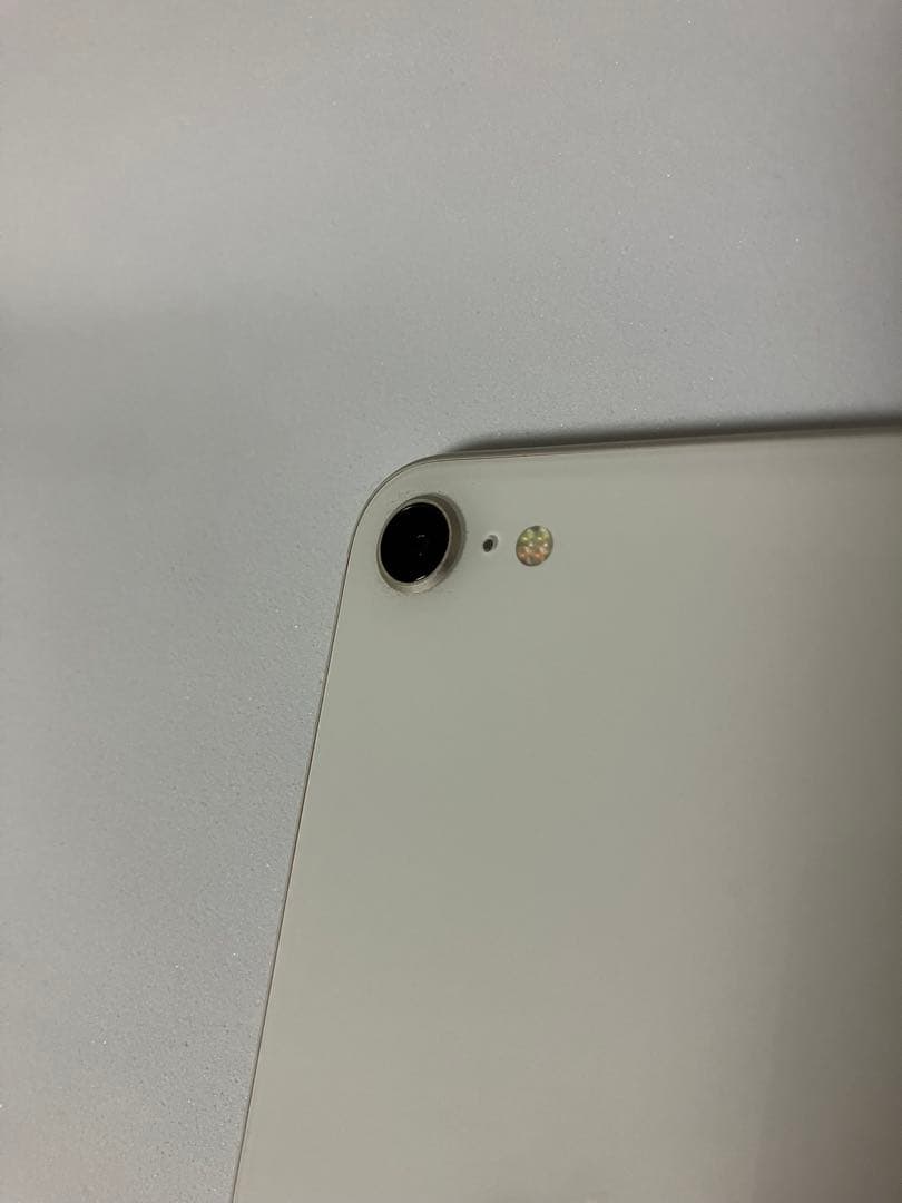 た*ろ様 Apple iPhone SE 第3世代 バッテリー100% simフ