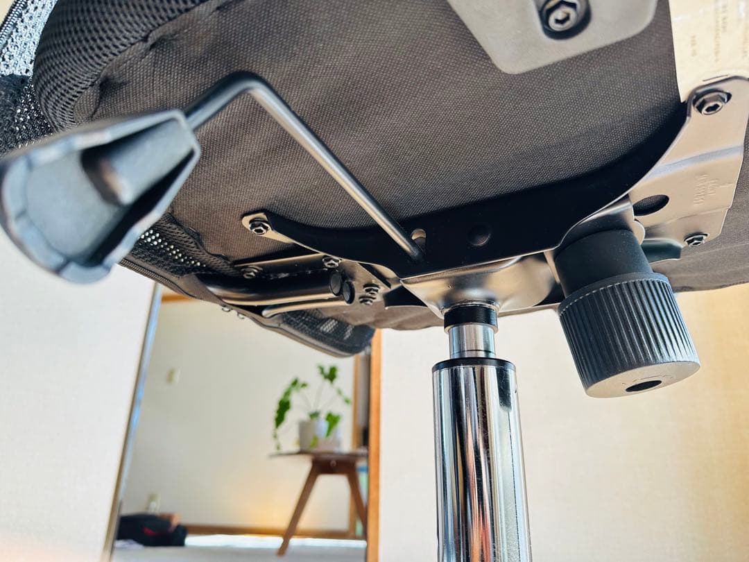 黒 メッシュ デスクチェア