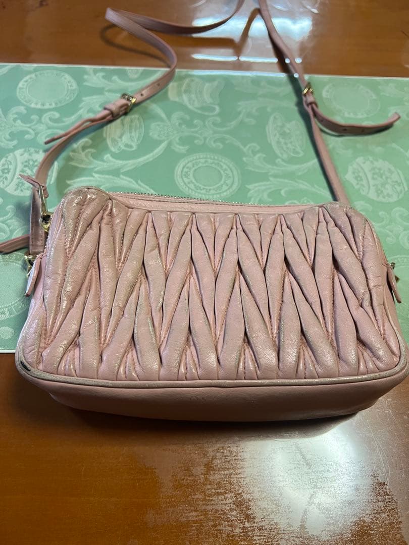 MIU MIU ピンク プリーツ ショルダーバッグ