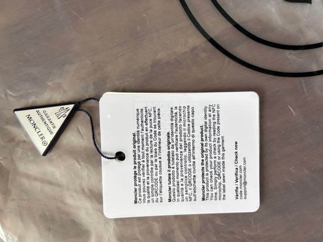MONCLER ブラック マヤダウンジャケット フード付き