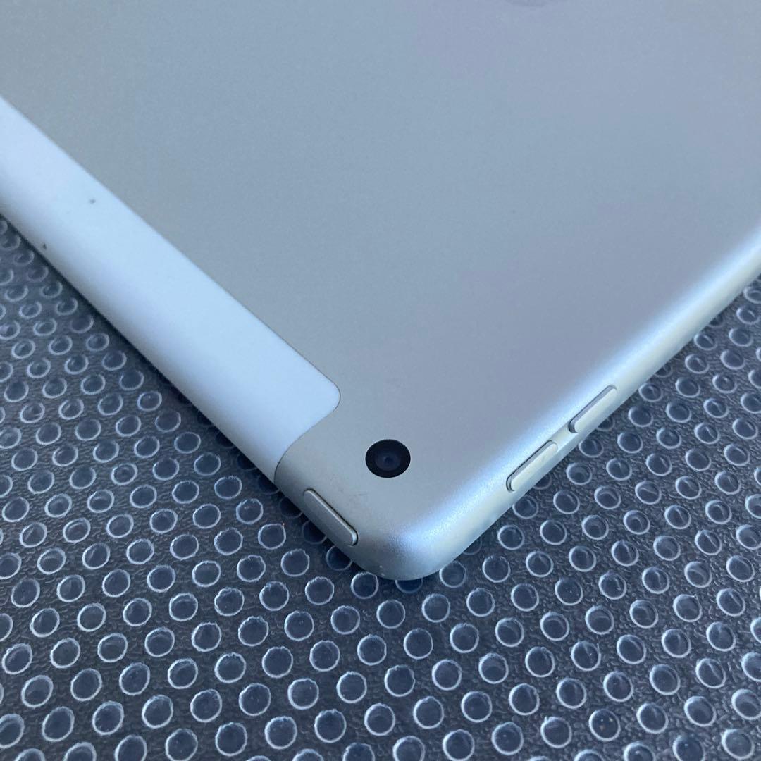 3541【早い者勝ち】電池最良好☆iPad8 第8世代 32GB SIMフリー☆