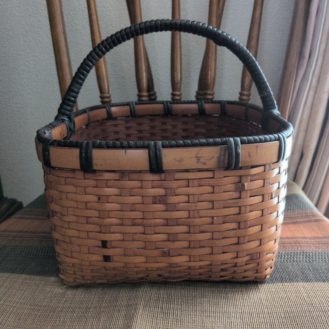 竹製バスケット 黒いハンドル付き　大分別府