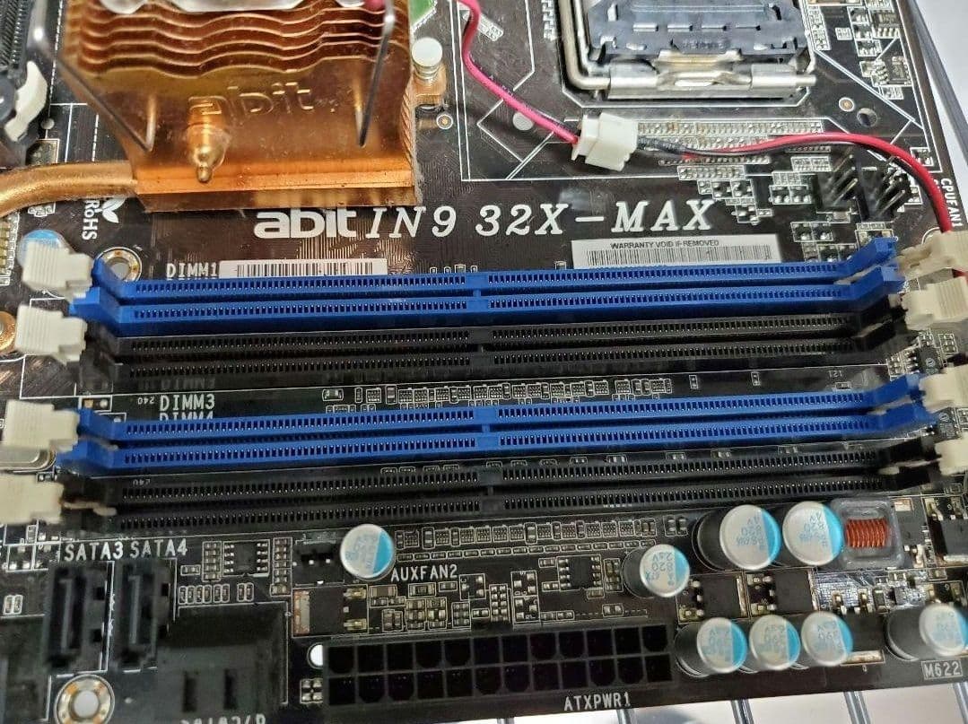IN9 32X-MAX abit製 背面が青く光る　LGA775 ※ジャンク品