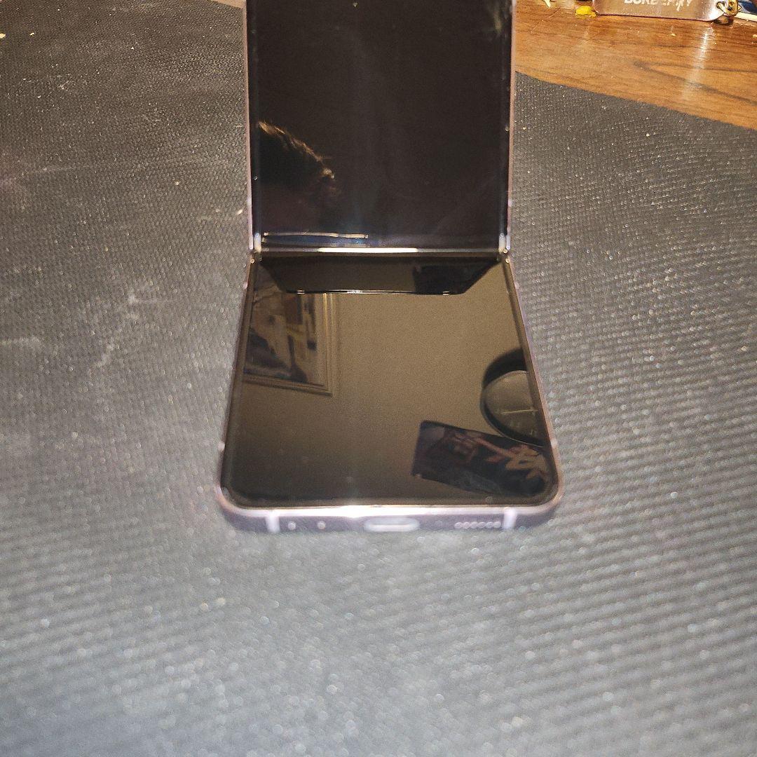 SCG17 Galaxy Z flip4 折りたたみスマートフォン ブラック