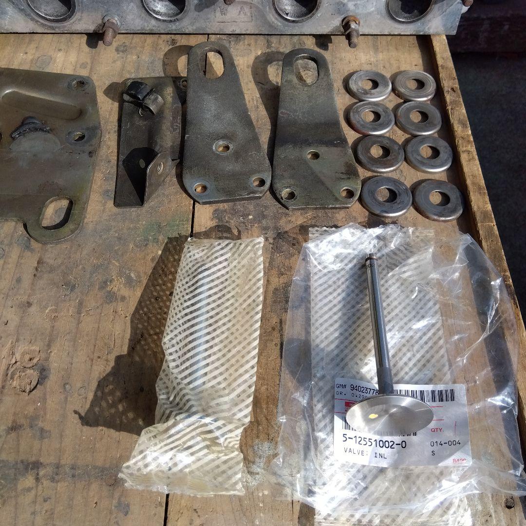 いすゞPFジェミニ シリンダーヘッドとバルブ2本