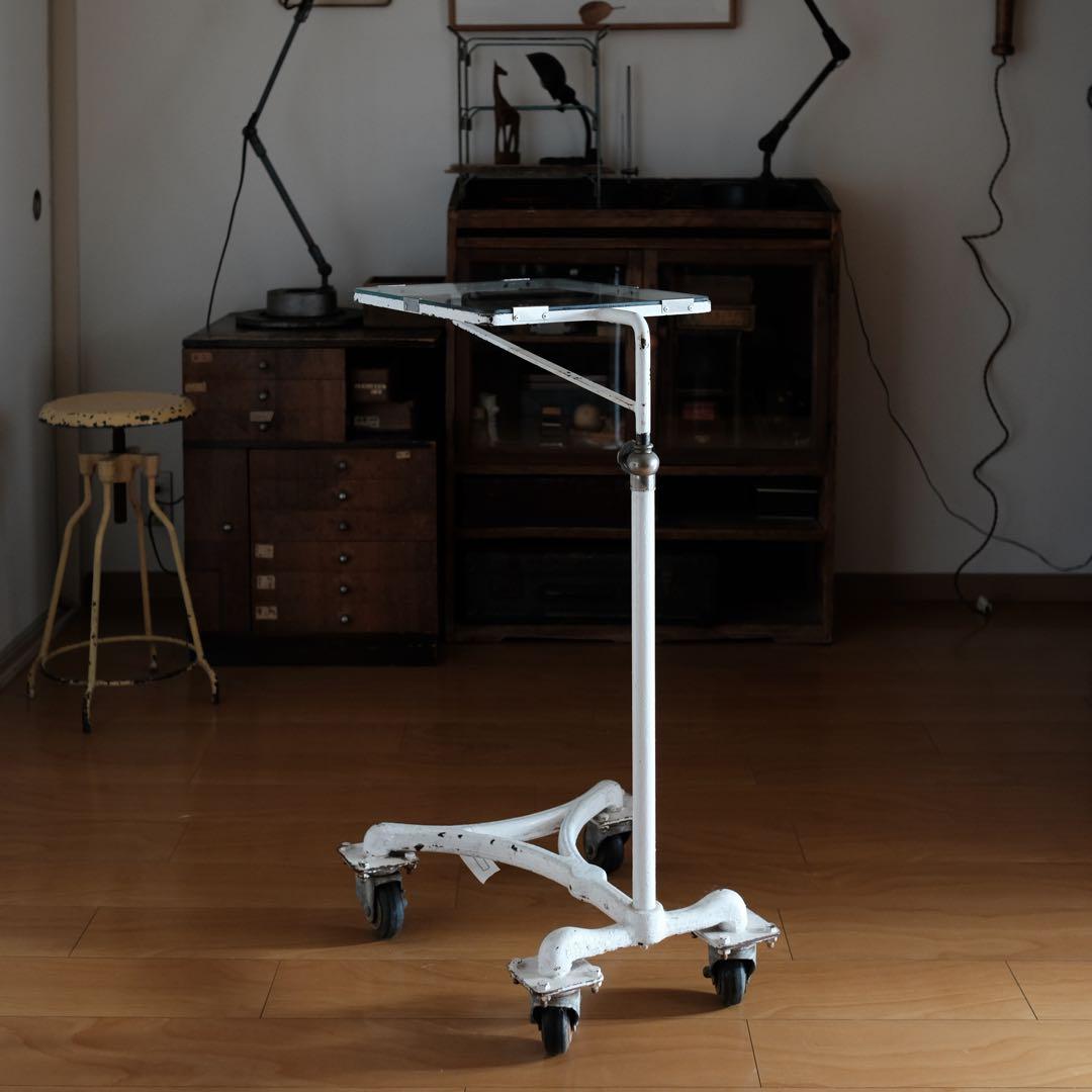 日本昭和時代（1950年頃）HIKARI製の医療用可動テーブル