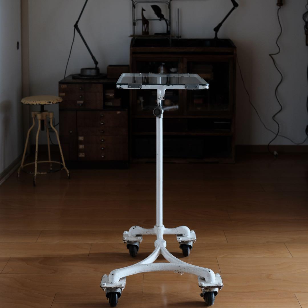 日本昭和時代（1950年頃）HIKARI製の医療用可動テーブル