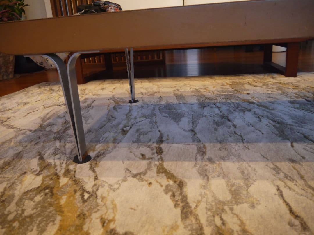 モダンガラスローテーブル