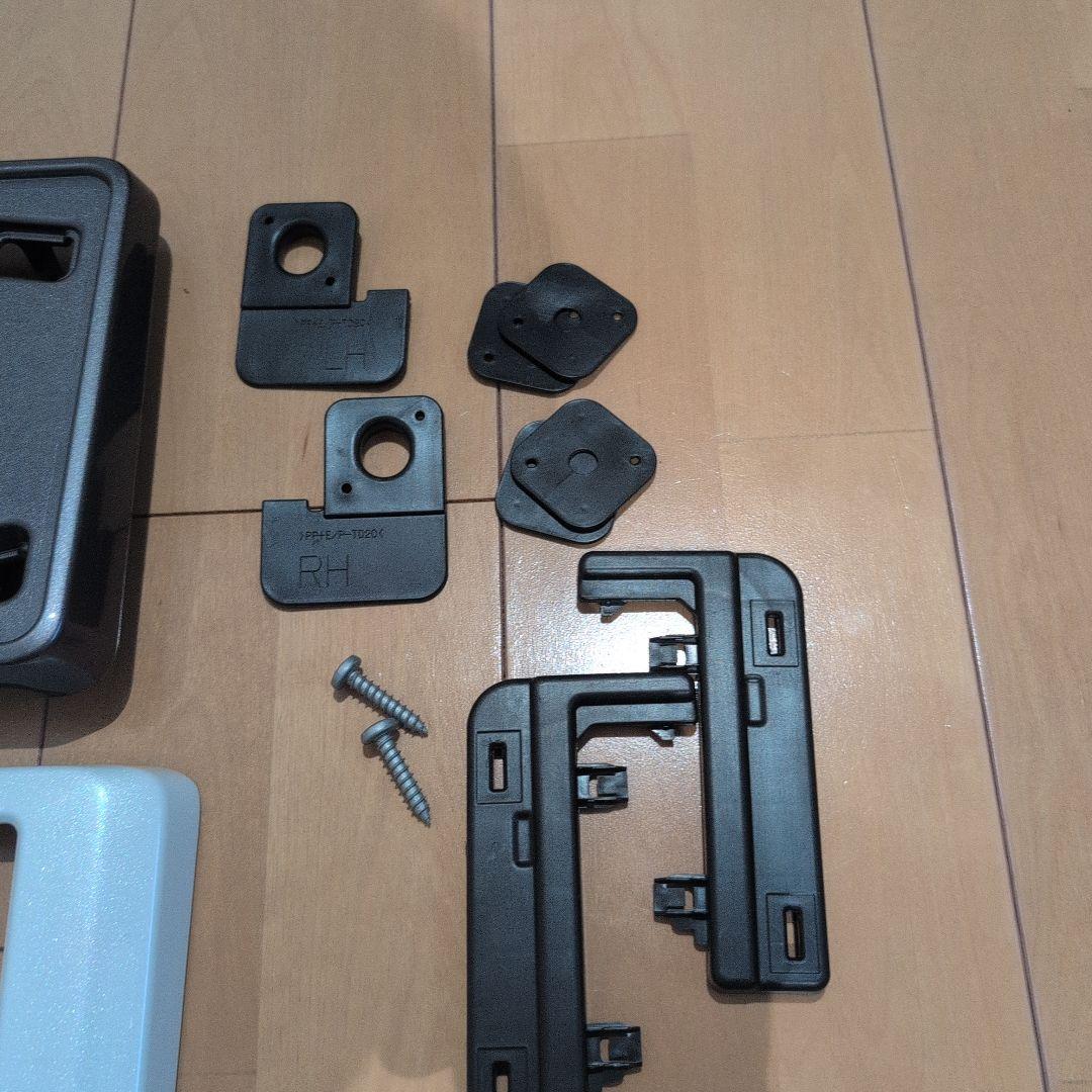 レクサス　純正　LBX ナンバーフレーム