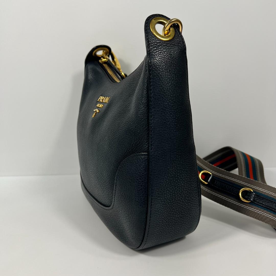 プラダ ショルダーバッグ ブラック 本革 1BC052 MBZ034