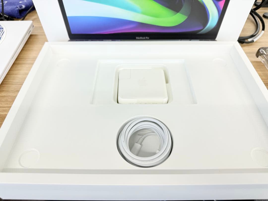 MacBook Pro 2020 13inch メモリ16G M1