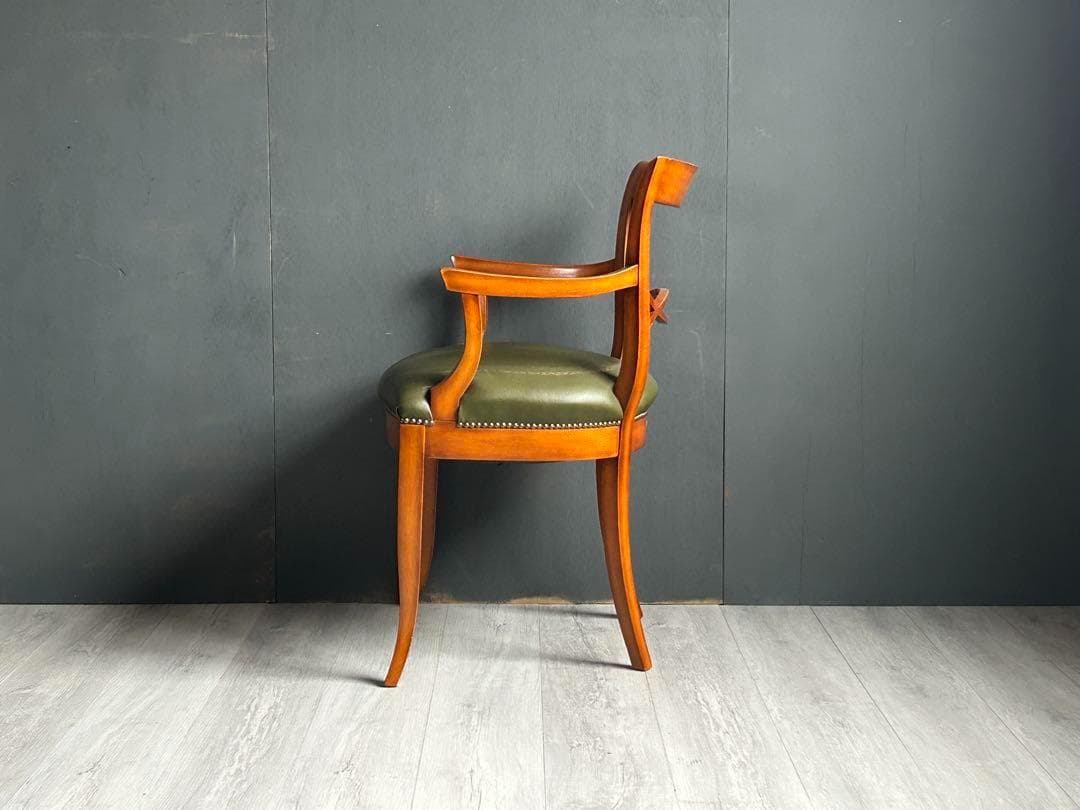 ヨーロピアン　クラシック　アームチェア　リベット打ち　イタリア　ロココ　nz