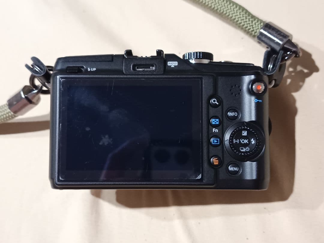 Olympus E-PL2, 2xレンス付, 3xバッテリー付