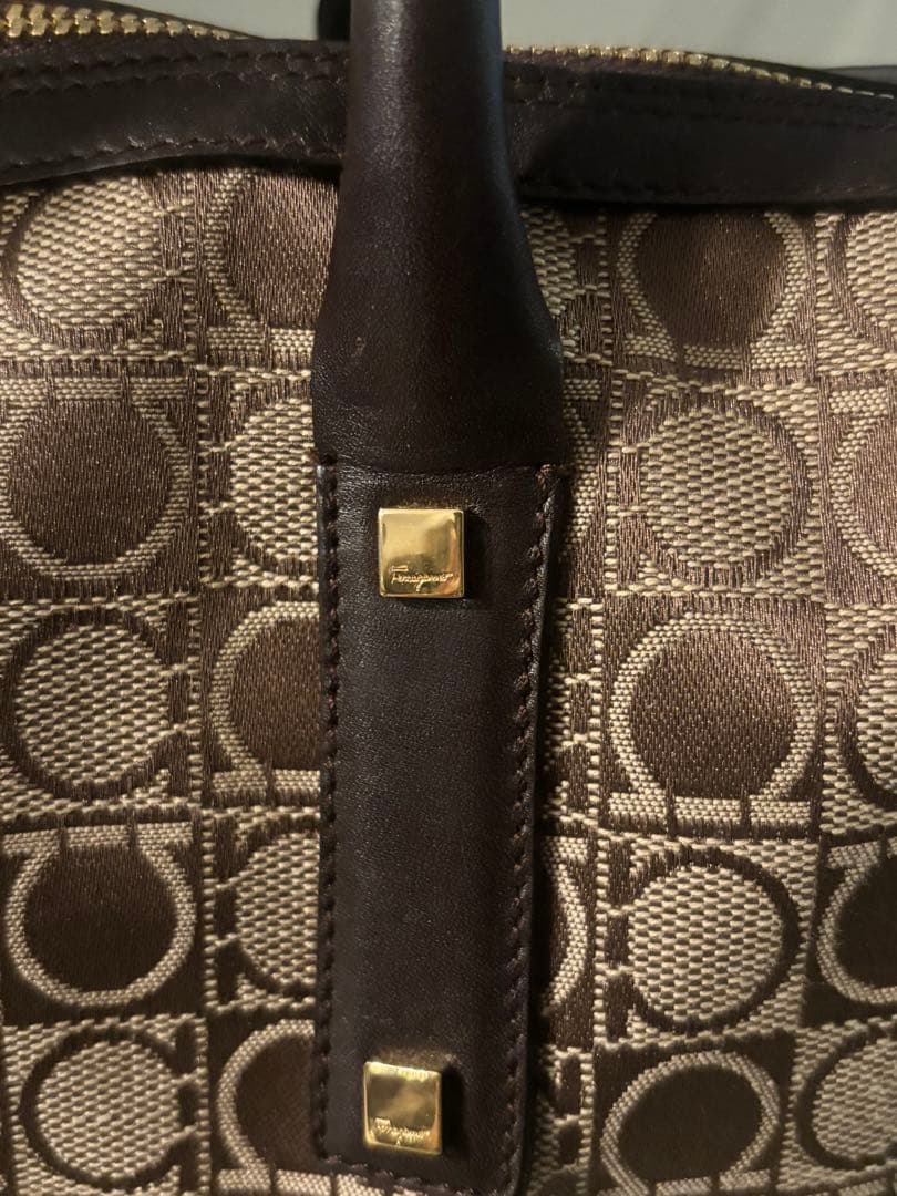 サルヴァトーレフェラガモ ガンチーニ柄 ハンドバッグ