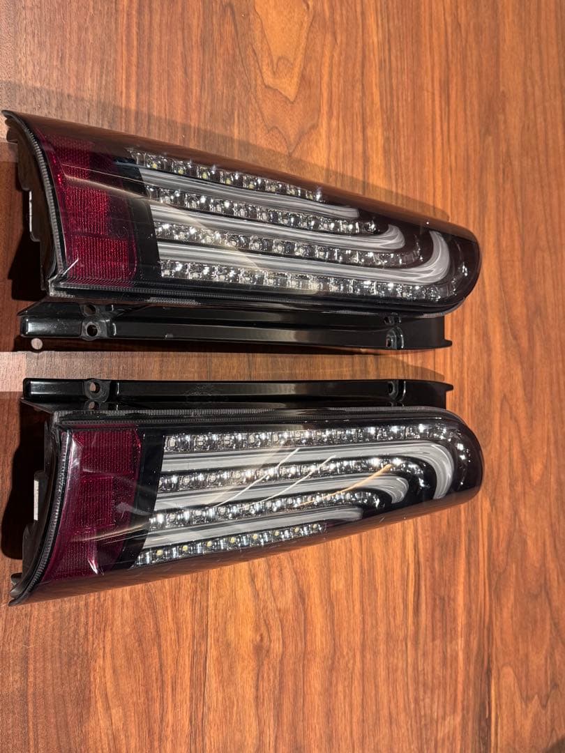 200系 LEDテールランプ クリア/レッド 2個セット