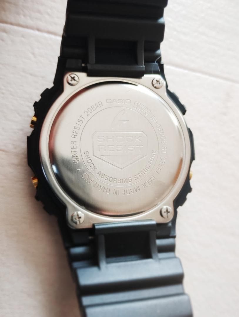 CASIO G-SHOCK DW-5600E ゴールド液晶 デジタル腕時計