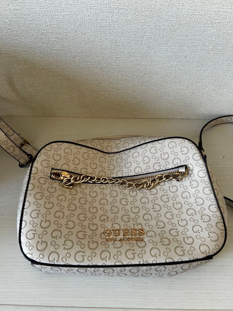 GUESS ショルダーバッグ ホワイト