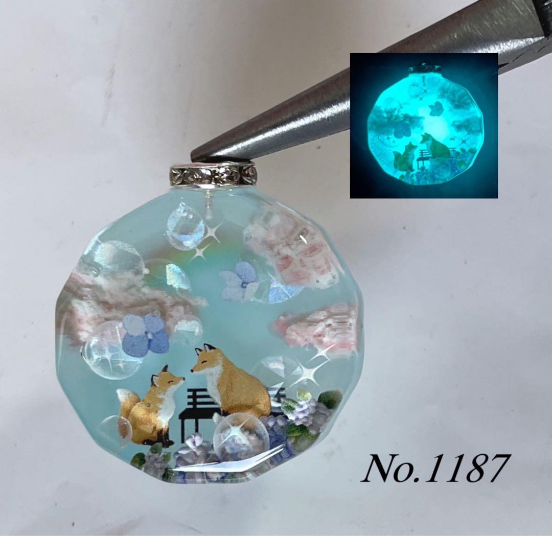 RUKURUKU/紫陽花と鳥居とシマエナガ　蓄光　オルゴナイトキーホルダー