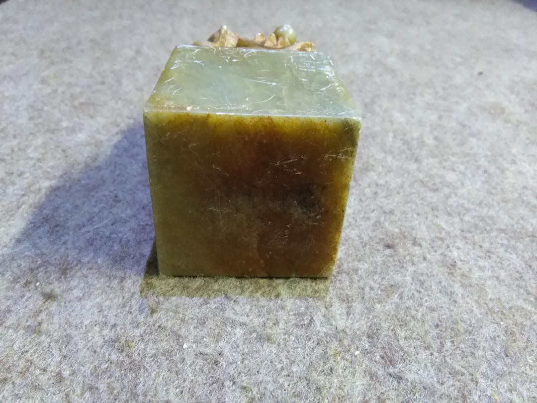 実家の蔵　天然大理石　玉をくわえた龍の彫刻　古い判材　判子材　未使用長期保管品