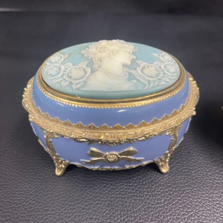 アンティーク調カメオ付ジュエリーボックス　SANKYOオルゴール　小物入れ