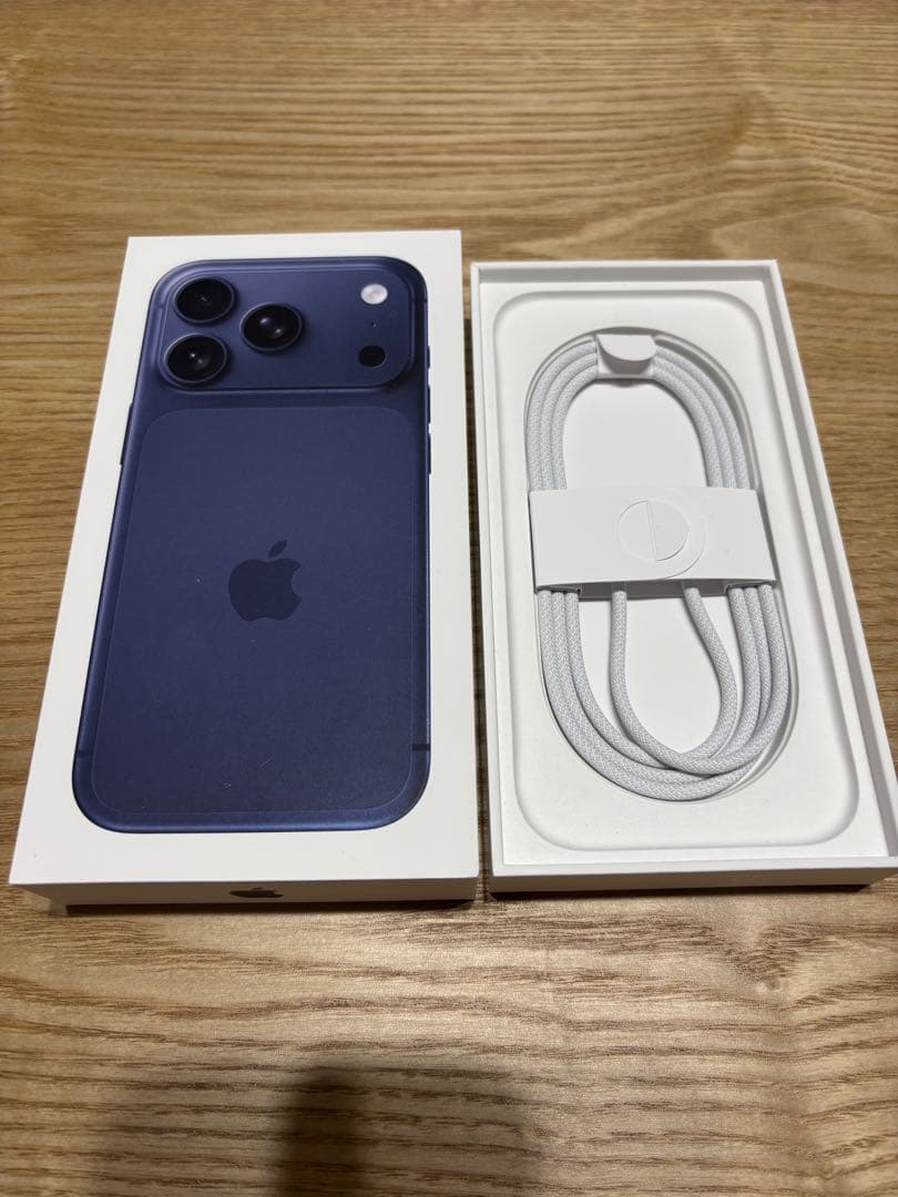 【美品】iPhone17pro 256GB SIMフリー　ディープブルー