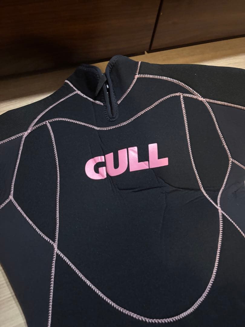 GULL フルスーツ ブラック ピンクロゴ　Mw