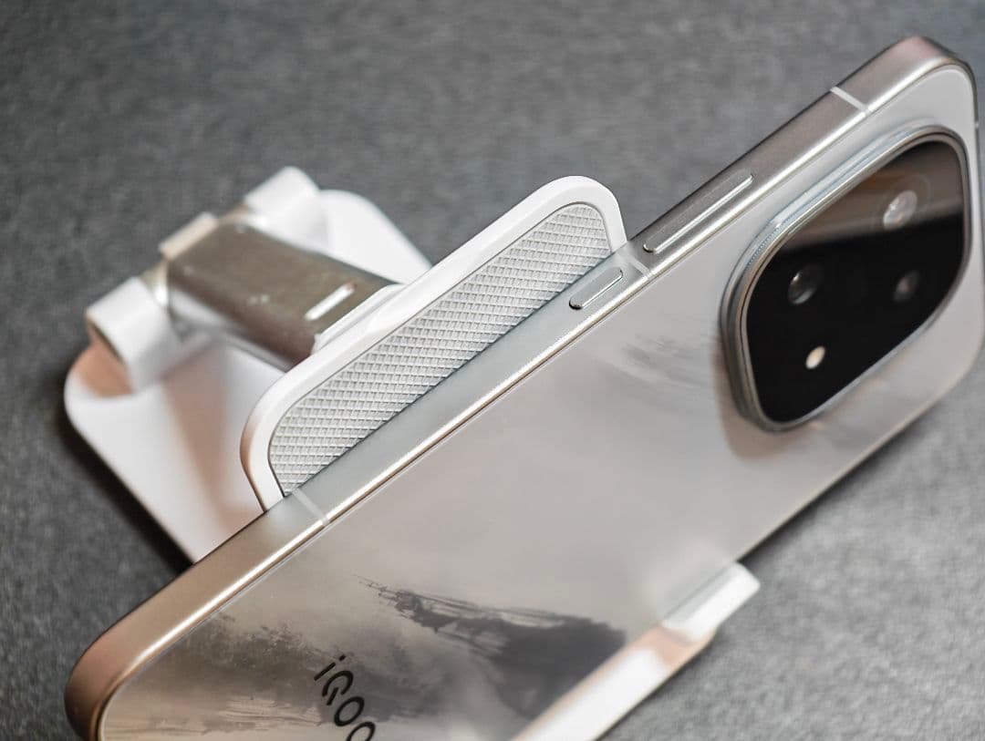 iQOO 15 16/512 凌雲 中国版