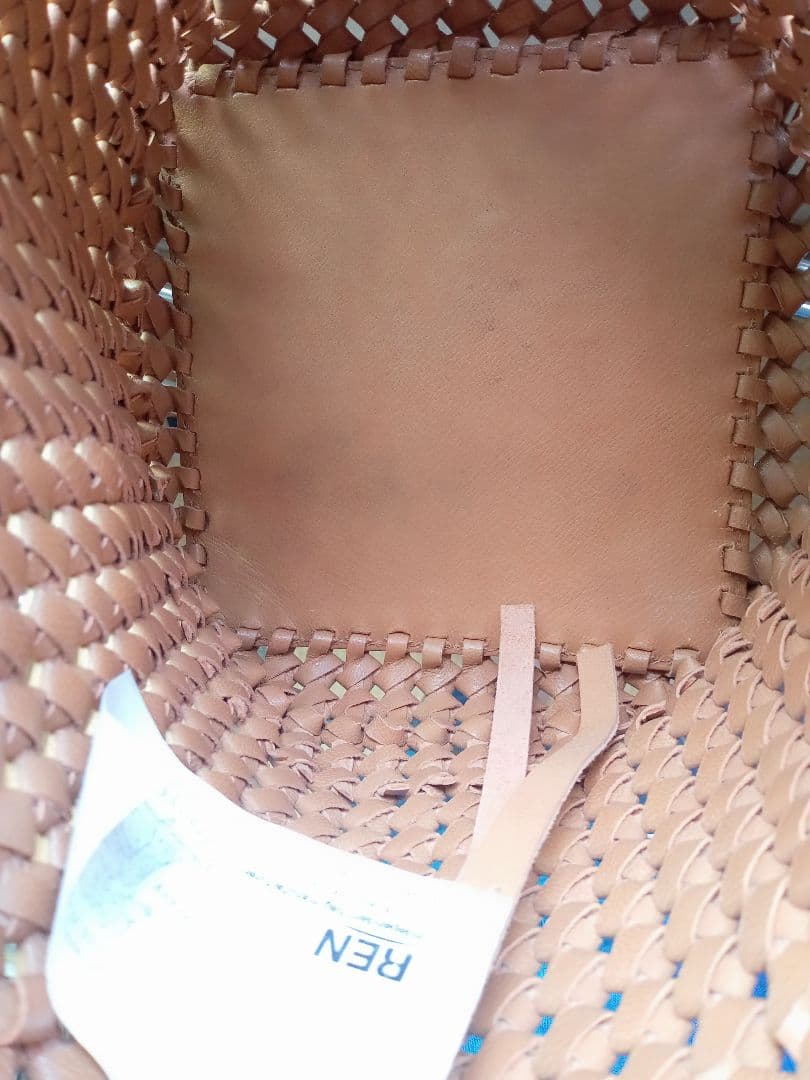 RENキャメル やぎ革メッシュバッグ タッセル付き