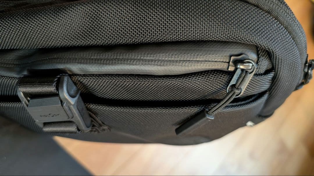 AER beauty & youth 別注 COMMUTER SLING バッグ