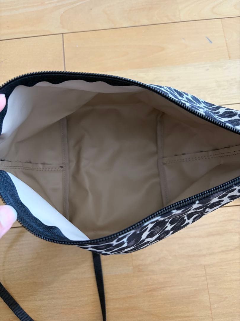 エルベシャプリエ　グリーンレーベル別注　ビッグポシェットレオパード(グレイ)