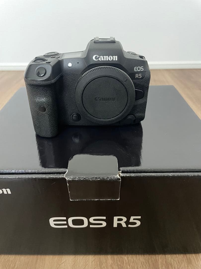 Canon EOS R5 本体と付属品 キャノン R6 ミラーレス 一眼レフ