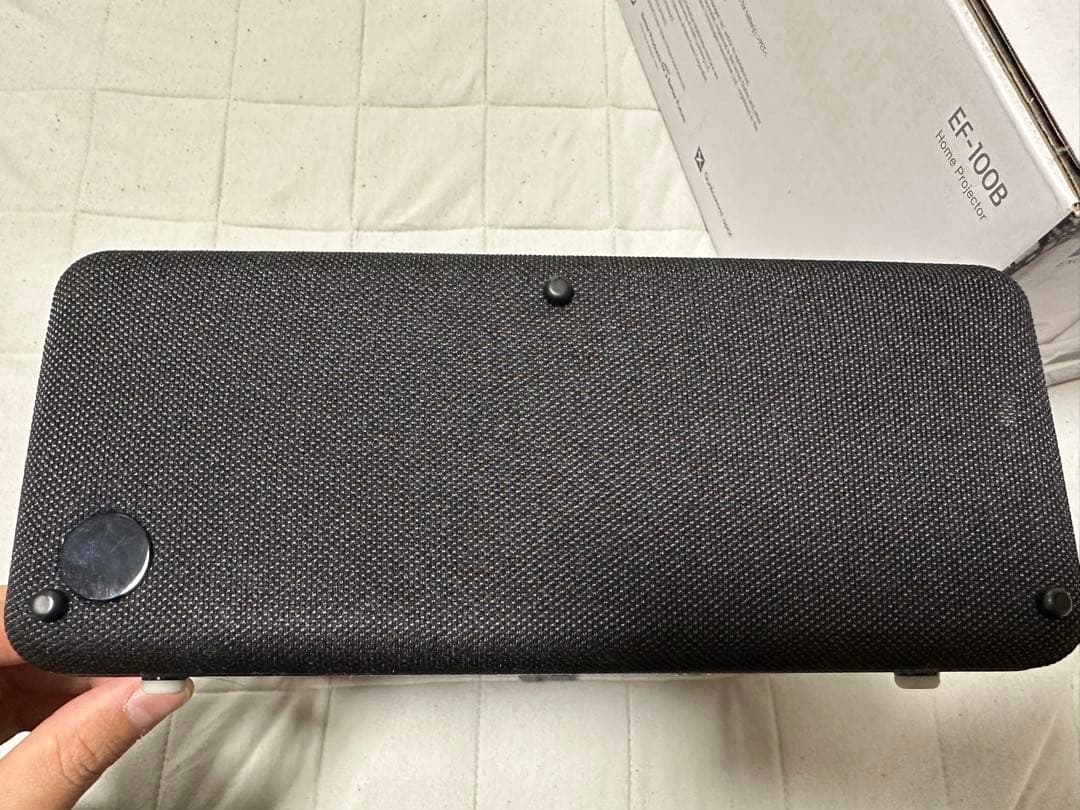 EPSON EF-100B プロジェクター (即決購入限定おまけ付き)