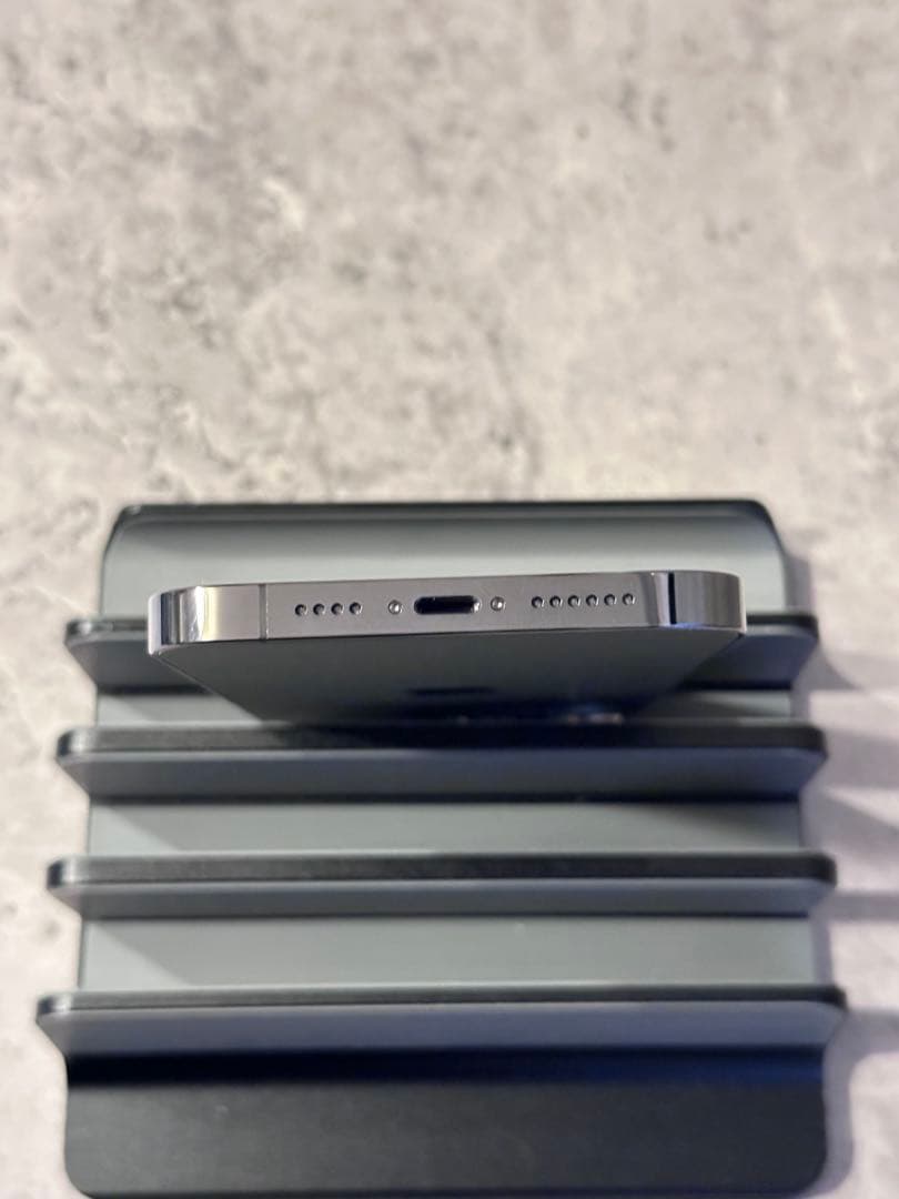 iPhone 13 Pro Max バッテリー100% 本体