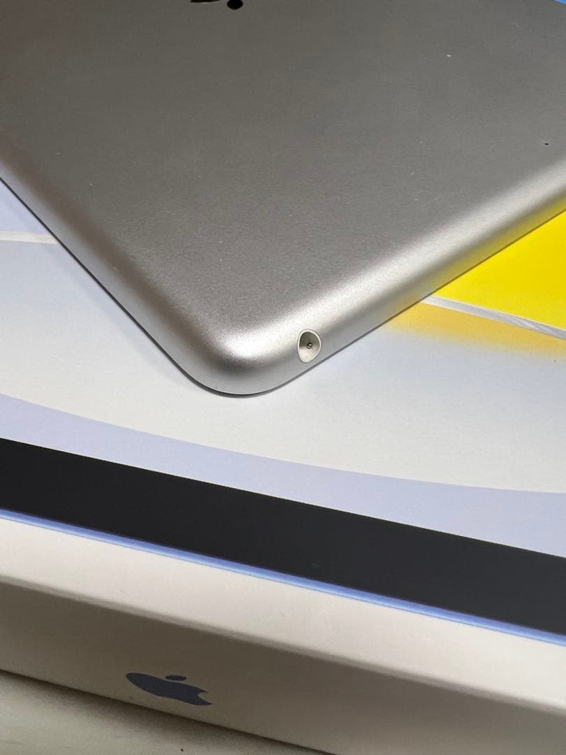 iPad (第8世代) 32GB MYLA 2J/A