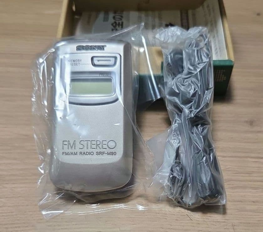 SRF-M90　FMステレオ/AMPLLシンセサイザーラジオ　SONY