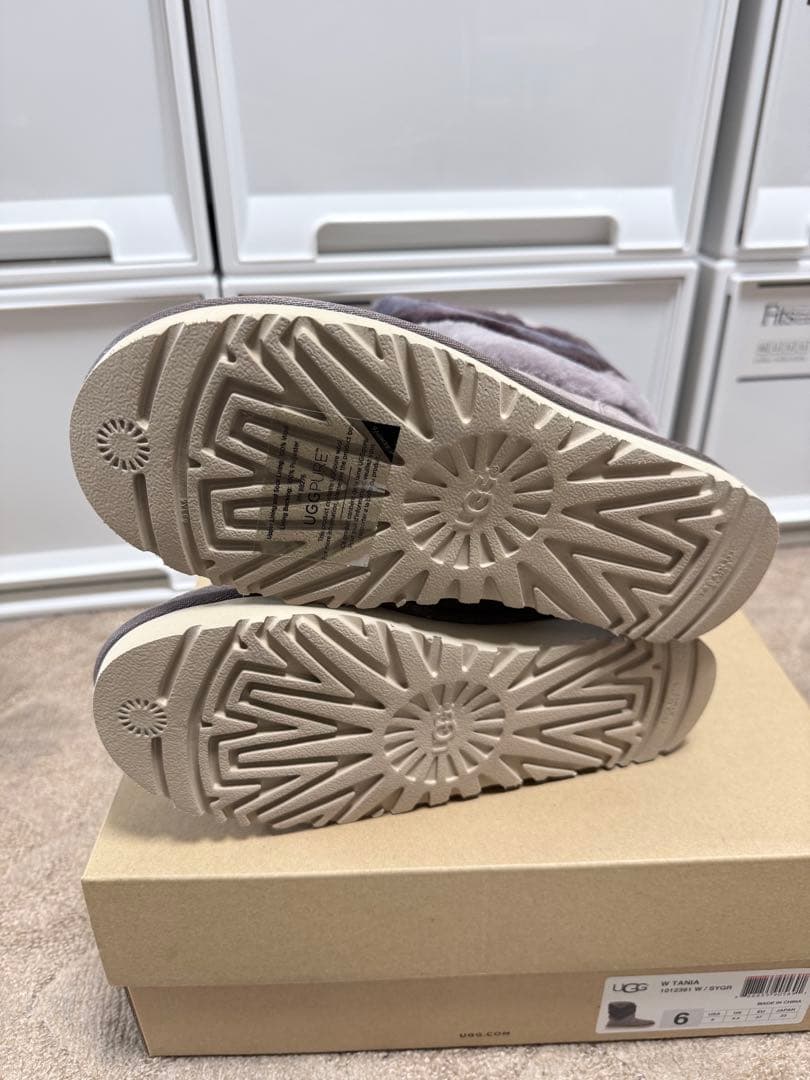 新品未使用UGGムートンブーツ23センチ