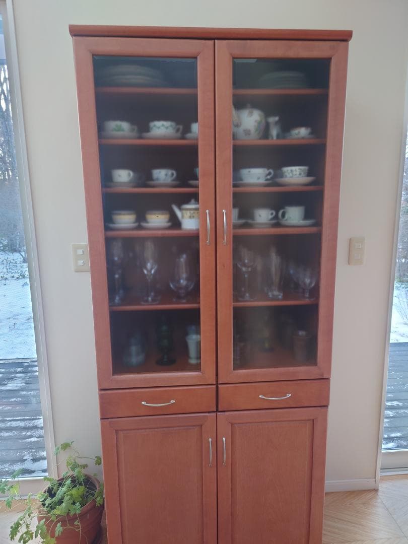 木製食器棚・キッチンボート・カップボード（左側）