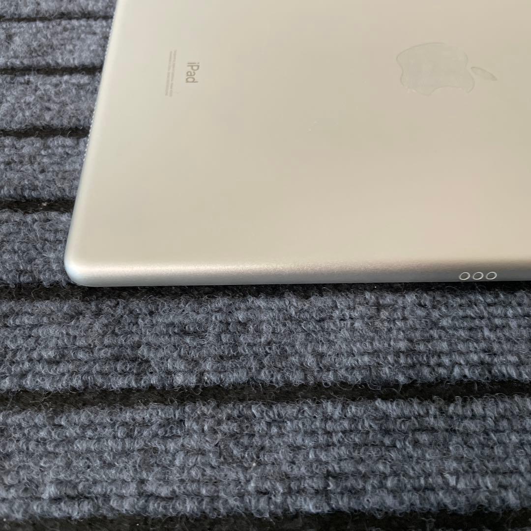 97【早い者勝ち】 iPad 8世代 32GB シルバー