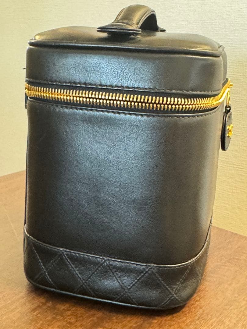 CHANEL バニティバッグ 化粧ポーチ ブラック ラムスキン 縦型