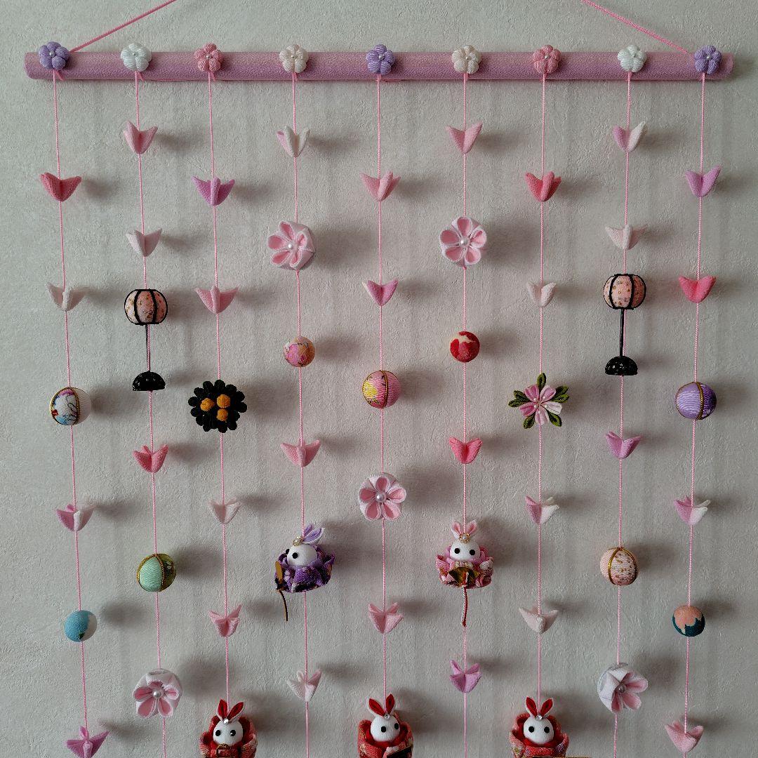 ちりめん細工　お花とまりとうさぎ雛の壁掛け下げ飾り(9下げ)
