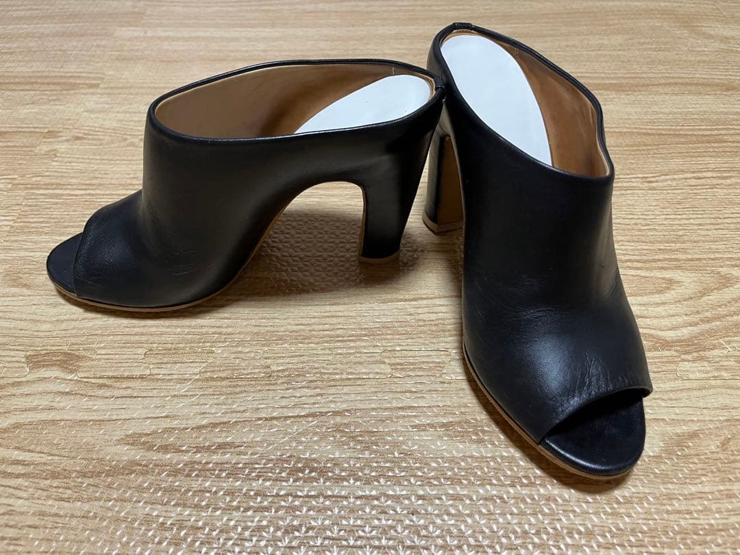 メゾンマルタンマルジェラ　黒 レザー オープントゥヒールサンダル size37