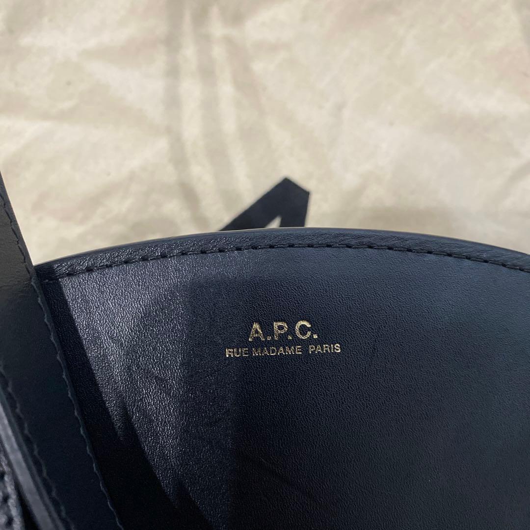 早い者勝ち！A.P.Cレザーショルダーバッグ