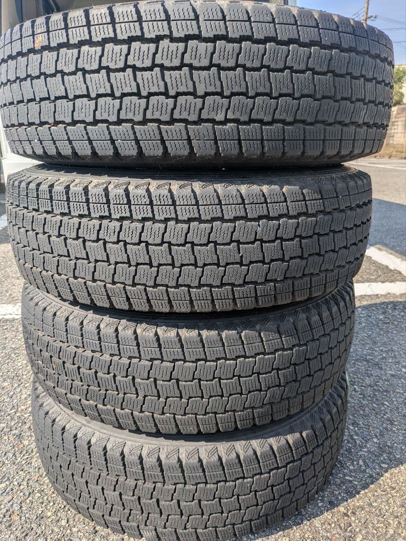 にょろろん②195/80R15インチ　スタッドレスタイヤ:４本分おまとめ