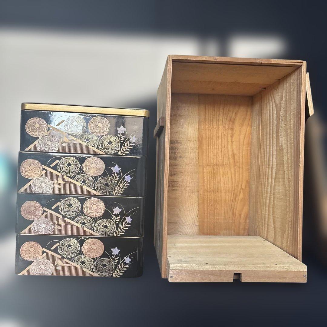 木製漆器　菊紋様 蒔絵　4段重箱　専用木箱付き 代り蓋つき
