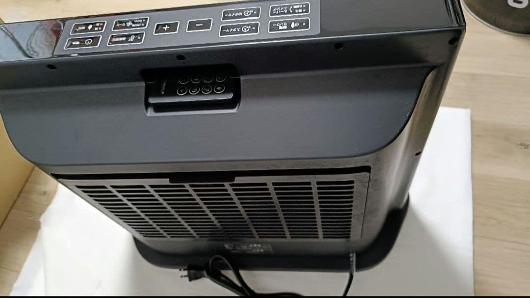 【美品】THREEUP グランヒート CH-AZ0683 ヒーター 箱付