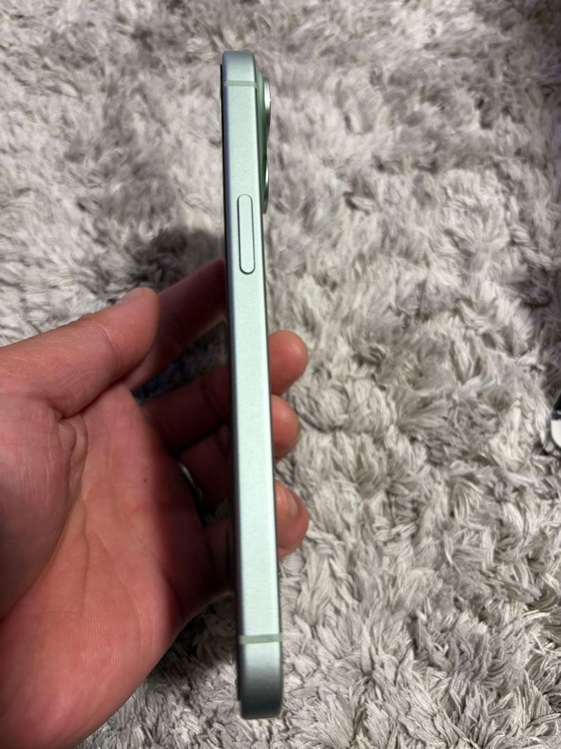 ララ品　 (美品中古) iPhone15 128gb 本体